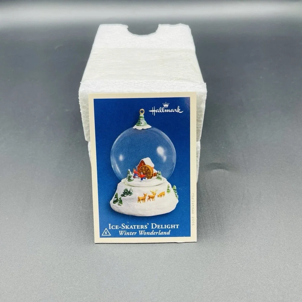 Hallmark Keepsake Ornament Winter Wonderland #4 Ice‎ Skaters Delight New 2005